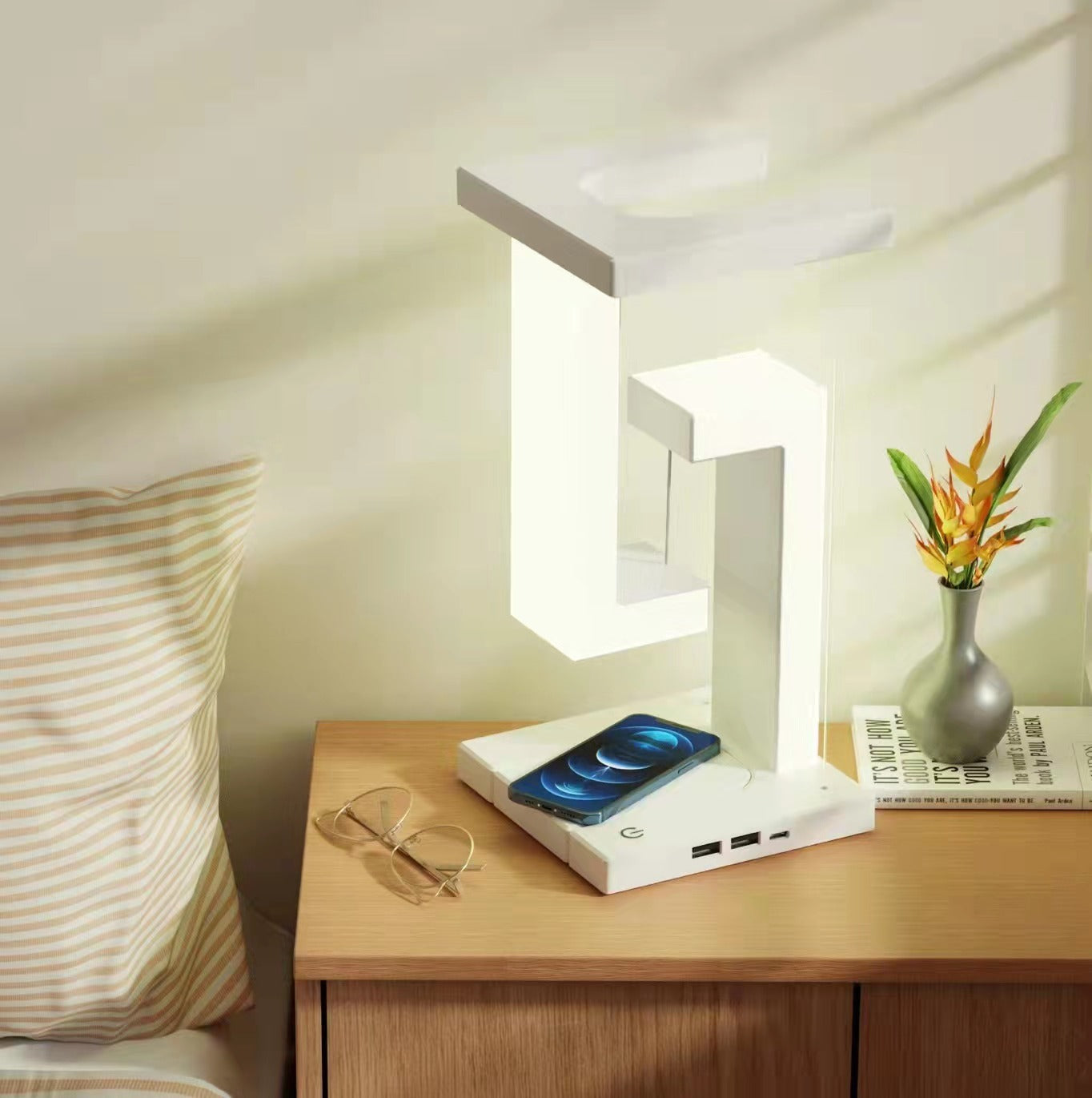 Creative Wireless Charging Floating Table Lamp